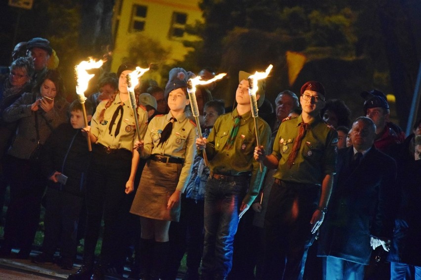 Harcerski Capstrzyk Niepodległości w Sieradzu. Podniosła uroczystość i Szkatuła Pamięci (zdjęcia)