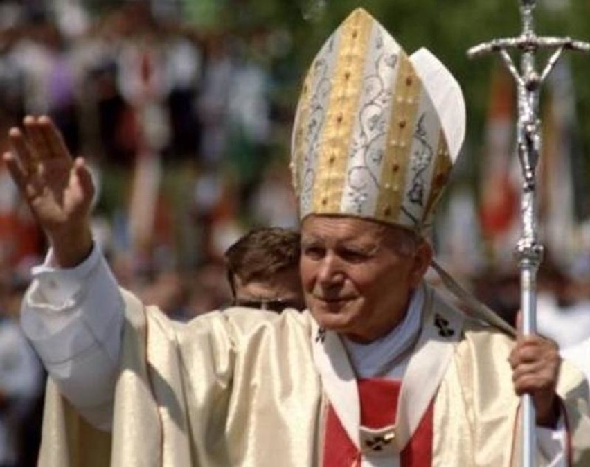 Jan Paweł II, właśc. Karol Józef Wojtyła (1920 -  2005),...