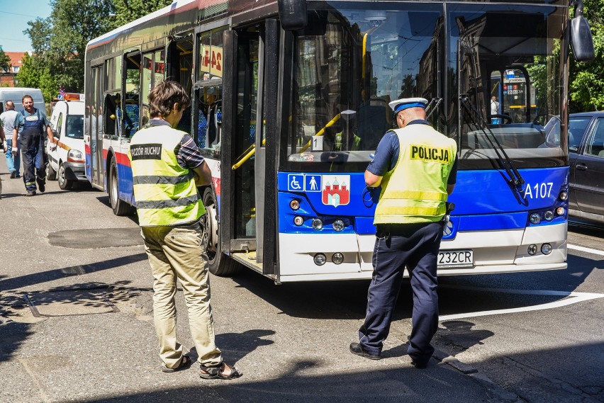Wypadek autobusu z autem dostawczym w Bydgoszczy