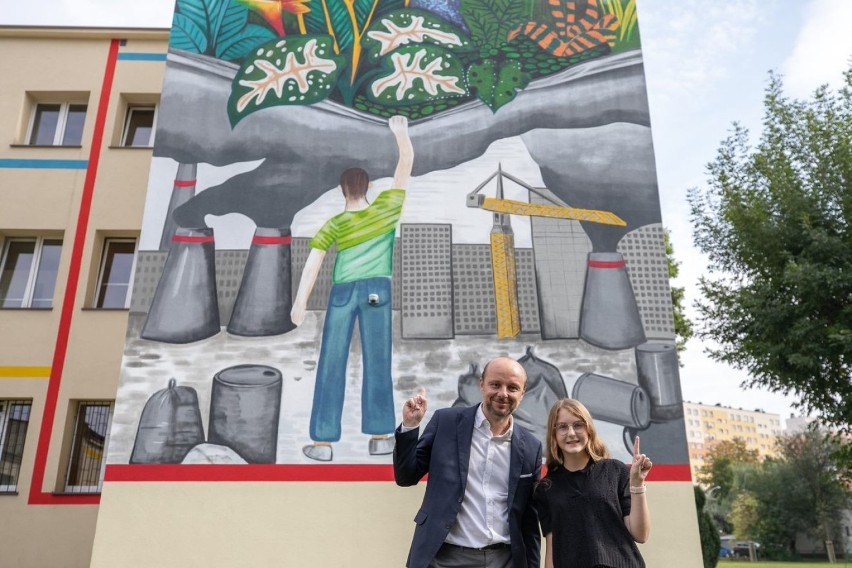 Pierwszy w Rzeszowie eko-mural gotowy. Konrad Fijołek, prezydent Rzeszowa spotkał się z autorką projektu – Aleksandrą Dankiewicz