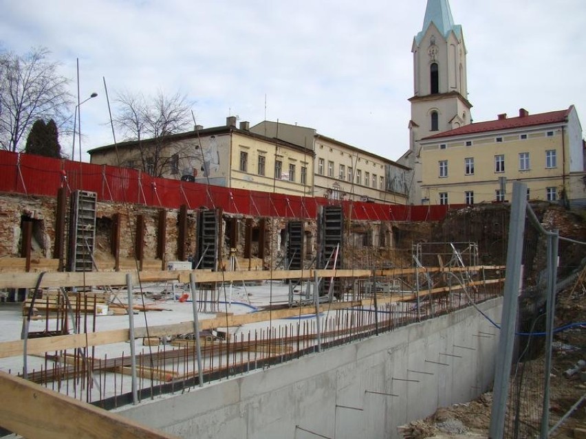 MARZEC. Na początku miesiąca wmurowano kamień węgielny pod...