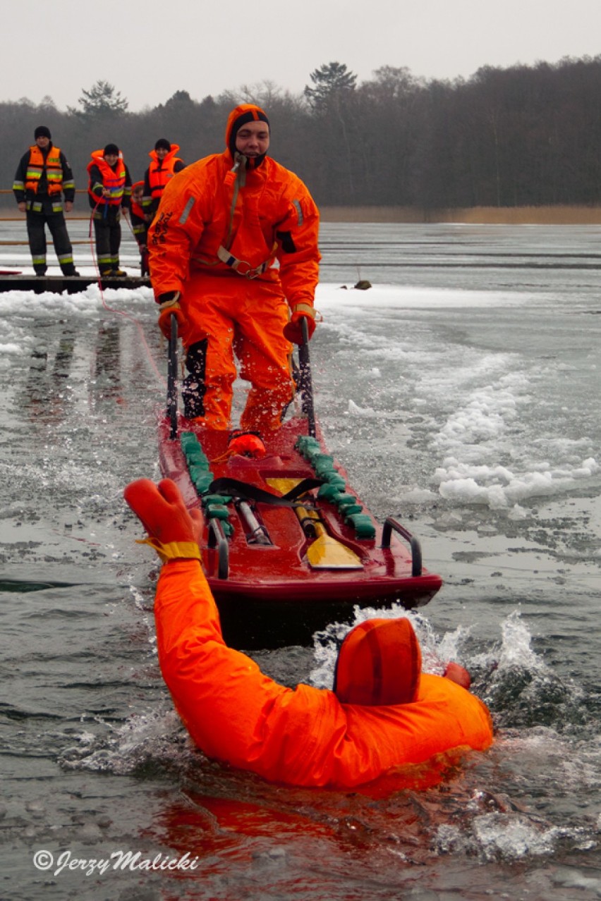 Szkolenie lodowe lubuskiego WOPR i straży pożarnej.
