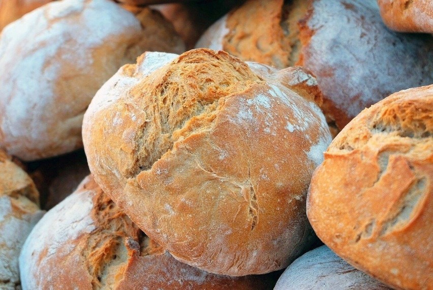 Chleb pszenno-żytni (0,5 kg) rok temu przed Wielkanocą...