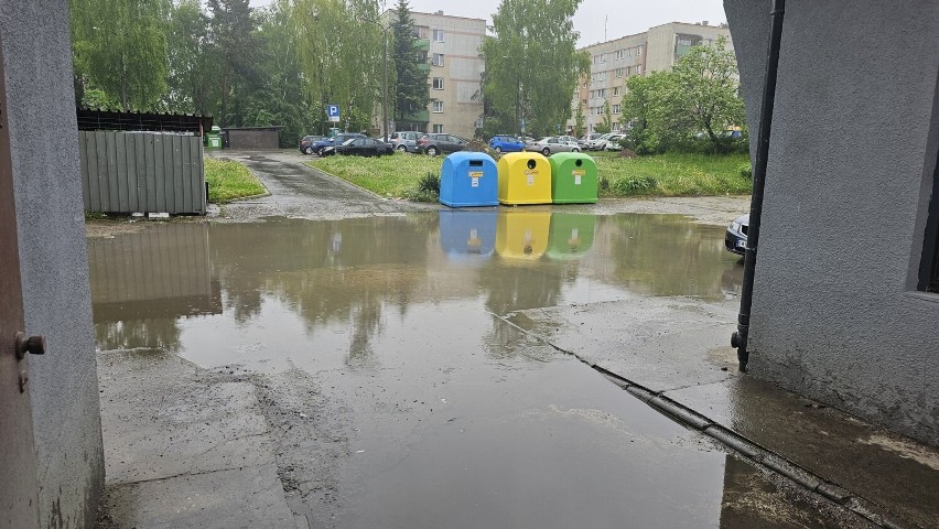 Kraków, ul. Wysłouchów. Po lewej rok 2022, a po prawej rok...