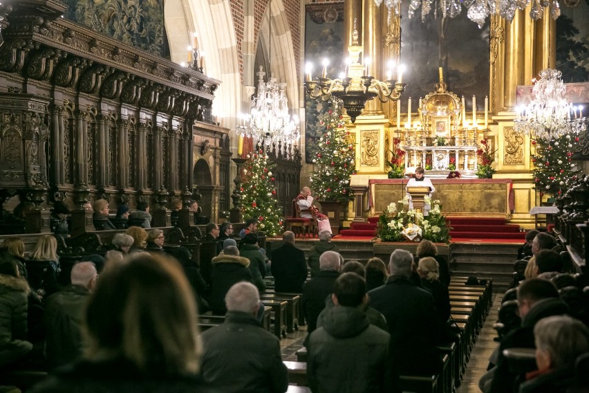 Na Wawelu modlitwa za biskupa Tadeusza Pieronka      