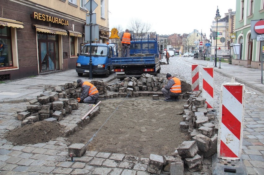 Drogowcy prowadzą roboty na ul. Śródmiejskiej w Kaliszu