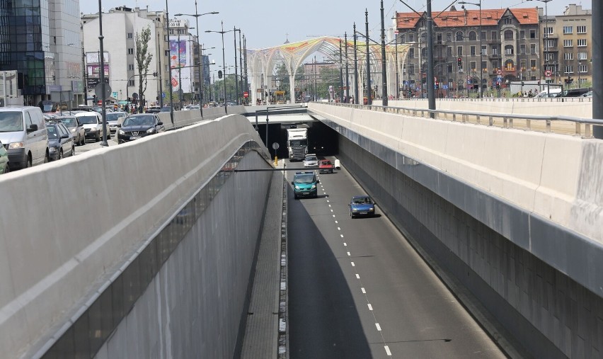 Śmiertelny wypadek w tunelu trasy W-Z w Łodzi. Nie żyje pieszy! Doszło do tragicznej pomyłki...