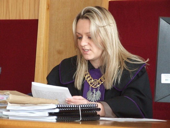 Sędzia Izabela Szot-Huraj odczytuje wyrok