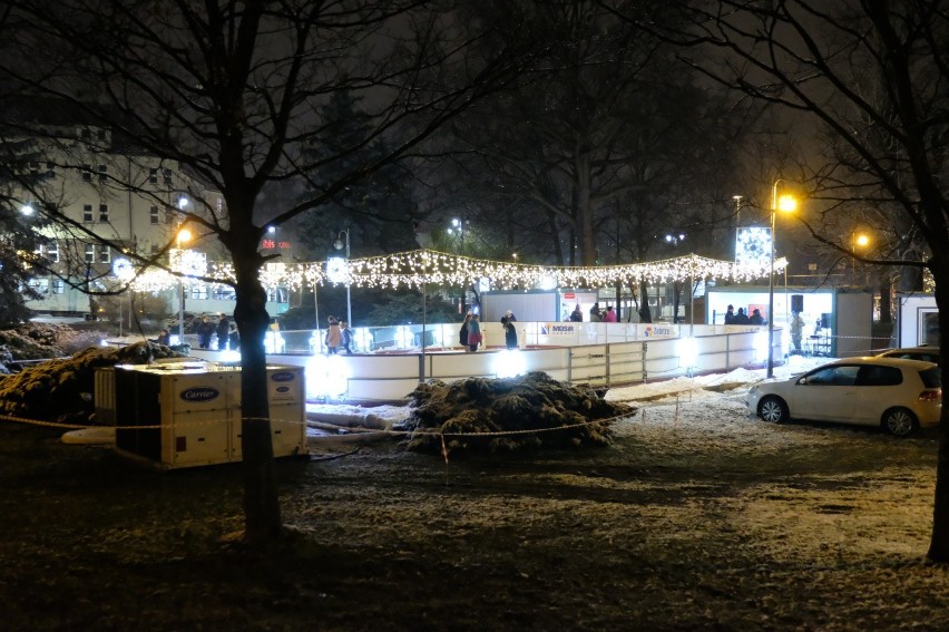 Lodowisko w Zabrzu zaprasza mieszkańców. Miłośników ślizgawek na otwarciu nie brakowało!