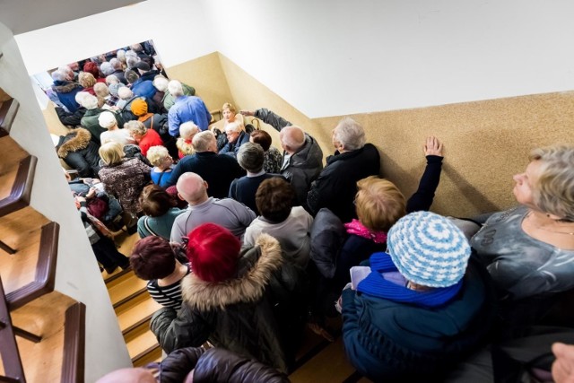 Jak co roku, zapisy na wczasy letnie oraz wycieczki krajowe i zagraniczne cieszyły się ogromnym zainteresowaniem seniorów. Tym razem przyszło ponad 350 osób.