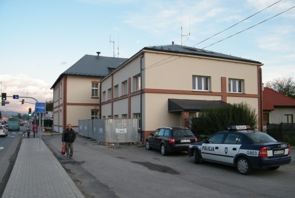 Posterunek policji ulokowany po sąsiedzku z Urzędem Gminy w Chełmcu już wkrótce prawdopodobnie zniknie