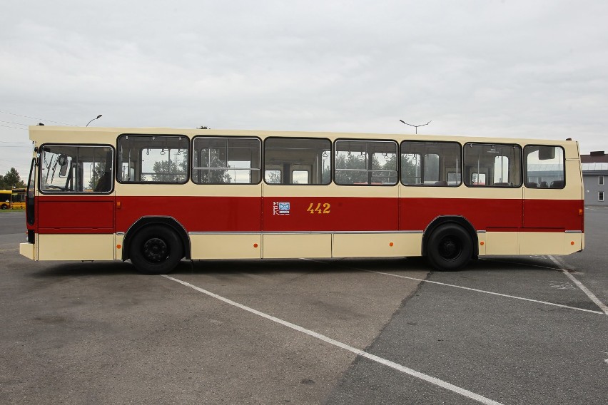 Autobus, który w latach osiemdziesiątych był podstawą taboru...
