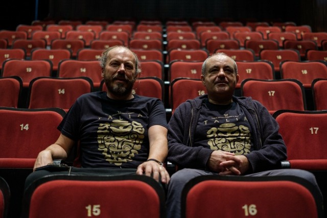 Tadeusz Łomnicki współpracował już dwukrotnie z tarnowskim teatrem, będąc reżyserem  spektakli, „Mayday” i „Kolacja dla głupca”