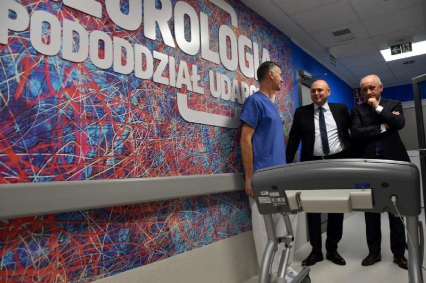 Nowy sprzęt rehabilitacyjny trafił na oddział neurologii w Ostrowie Wielkopolskim