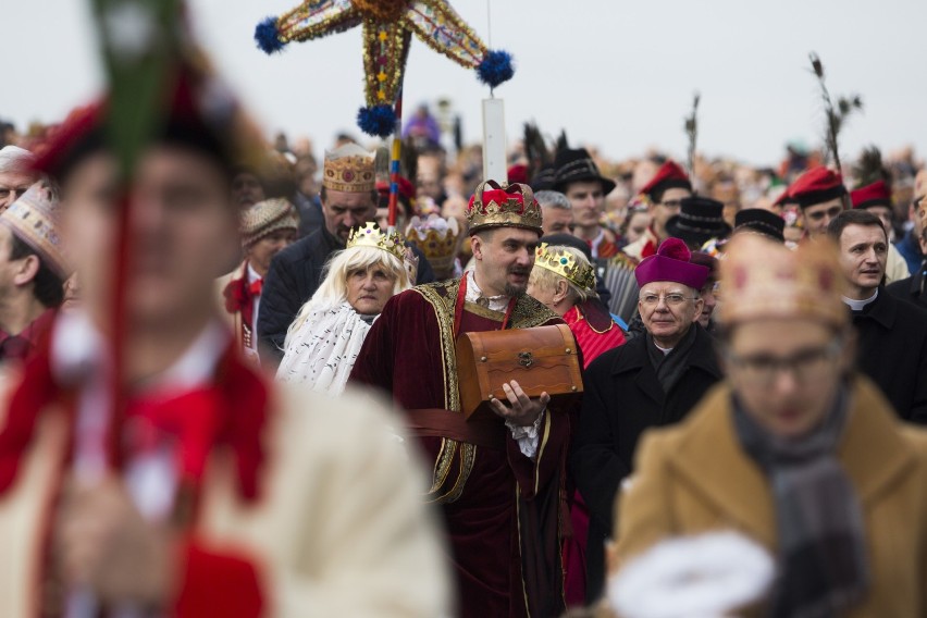 Orszak Trzech Króli przeszedł ulicami Krakowa. Kacper, Melchior i Baltazar spotkali się na Rynku [ZDJĘCIA]