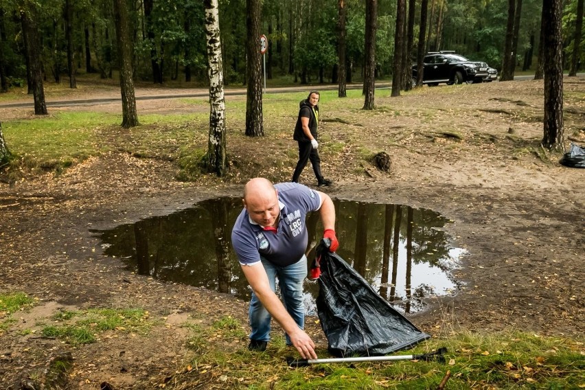 Tym razem do wspólnego sprzątania lasu i plaży przy Jeziorze...