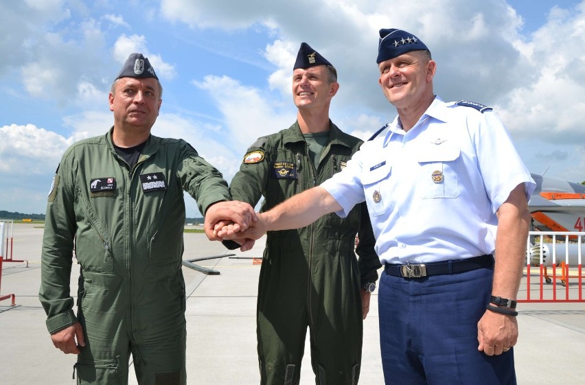 Generał Frank Gorenc w Malborku. Najważniejszy lotnik NATO odwiedził 22 BLT
