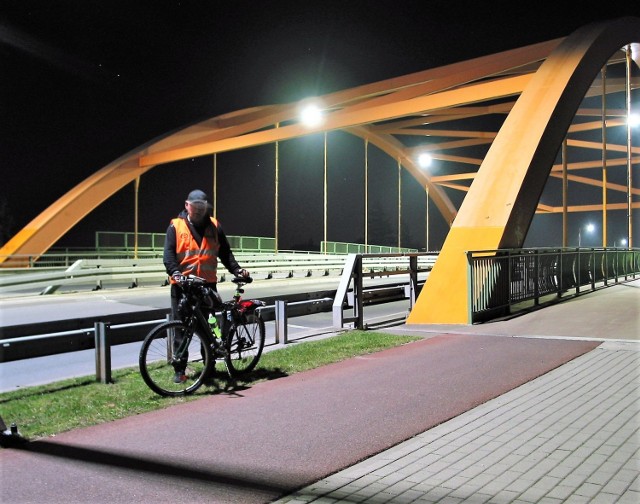 Drogi rowerowe słupskim ringu mają ponad 7 km długości łącznie i zapewniają sporo zadowolenia z jazdy za dnia i o zmroku