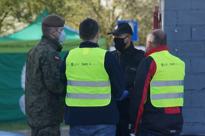 Ewakuacja pacjentów z centrum opieki długoterminowej Salus w...