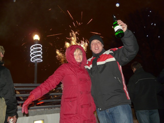 Kilka tysięcy mieszkańców Bełchatowa witało Nowy Rok na placu Narutowicza