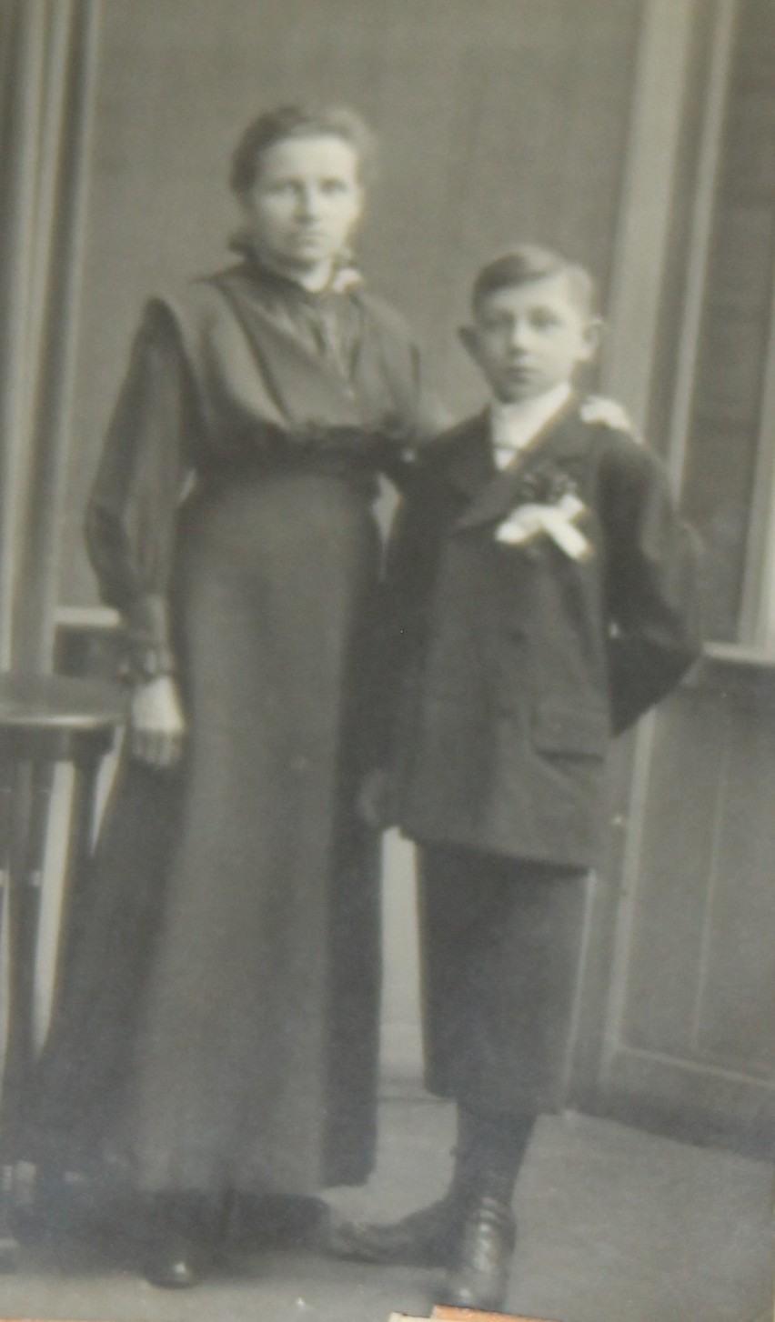Katarzyna Maciaszek (1873 - 1966), z synem Feliksem...