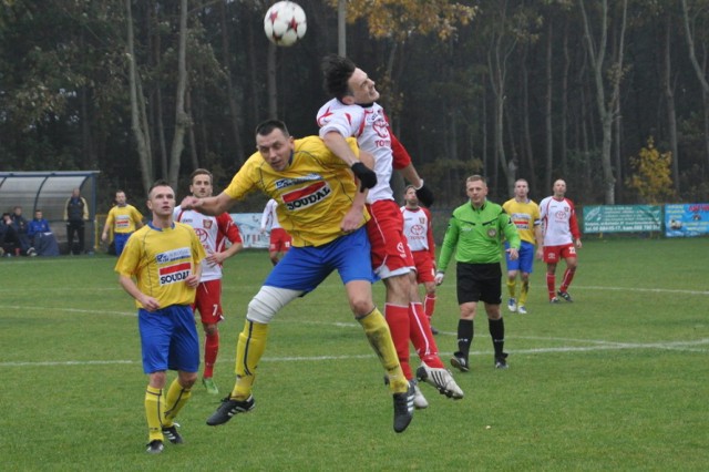 Mecz Amator Kiełpino - KS Chwaszczyno z jesieni 2013 roku. Wówczas gospodarze zwyciężyli 3:2