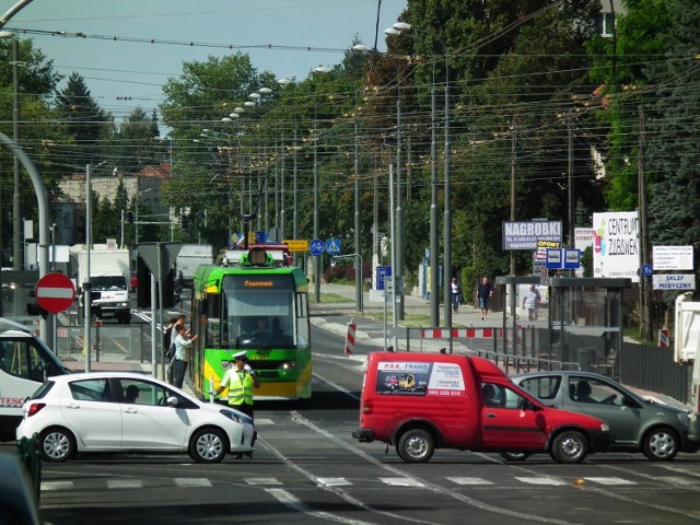 Skrzyżowanie na Dąbrowskiego znów przejezdne