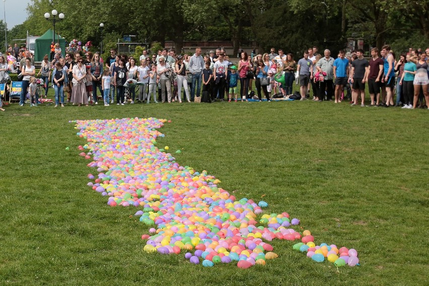 Juwenalia w Szczecinie. Szalona bitwa na balony z wodą! [zdjęcia, wideo]