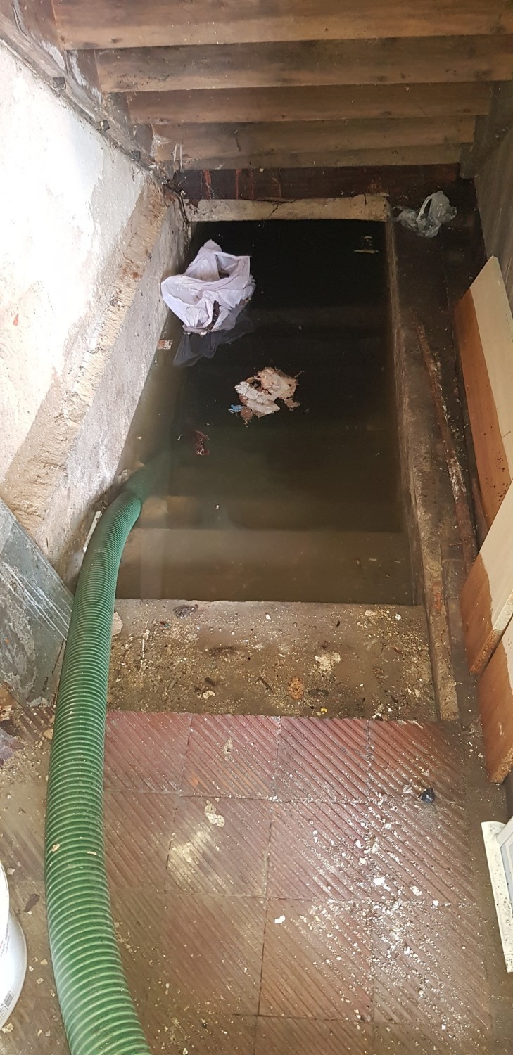 W czwartek strażacy z Dobrzycy zostali zadysponowani do wypompowania wody z całkowicie zalanej piwnicy w budynku użyteczności publicznej
