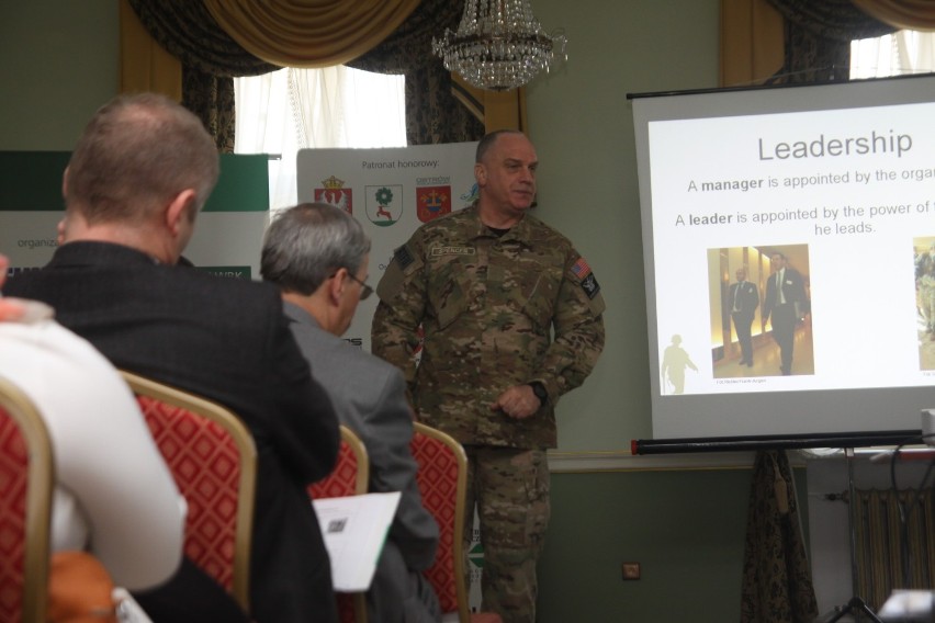 Akademia Przedsiębiorcy w Gnieźnie. Major Spencer o firmie i wojsku