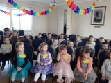 Przedszkolaki z Karnkowa świętowały Dzień Kobiet w bibliotece w Jastrzębiu