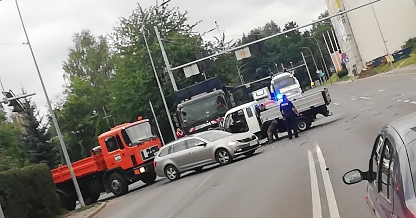 Do zderzenia dwóch dużych samochodów ciężarowych dzisiaj...