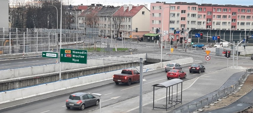 Pierwsze auta przejechały po nowym skrzyżowaniu w Opolu, na...