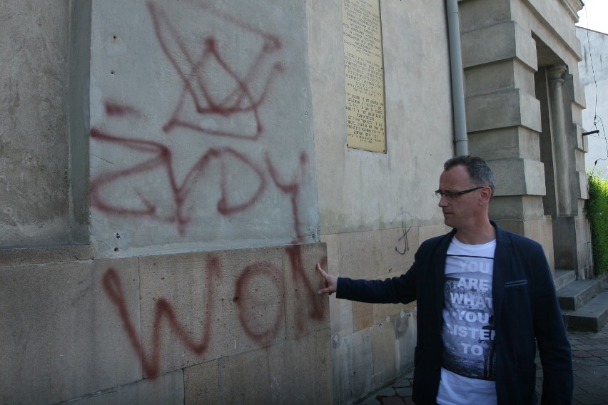 Nowy Sącz. Atak antysemitów na starą synagogę