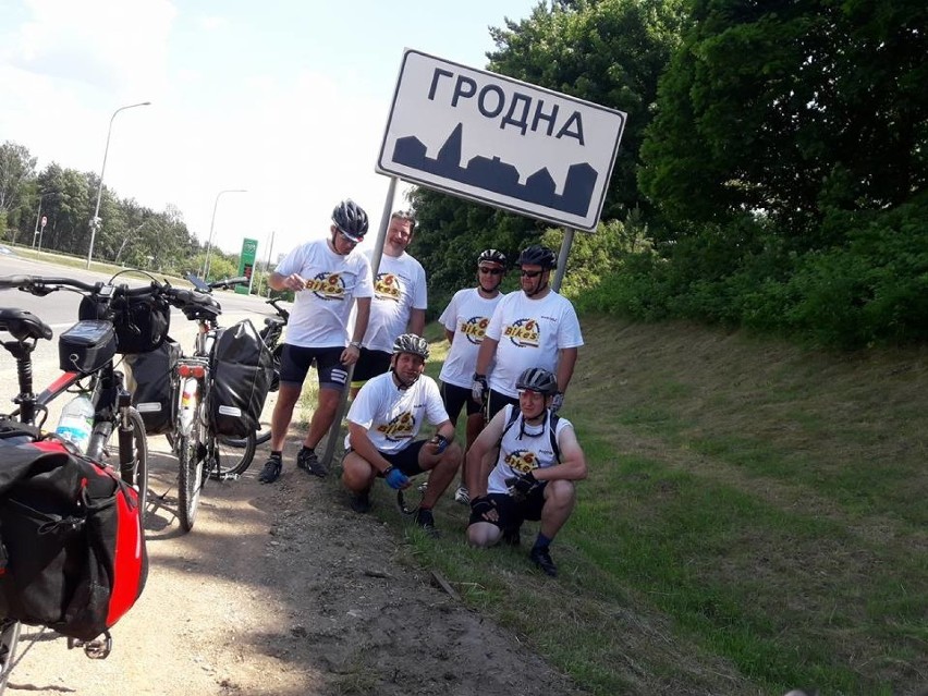 Piotr Paradowski, prezes Stowarzyszenia Tradycji 26. Dywizji Piechoty, w rowerowej drodze na Białoruś i Ukrainę [ZDJĘCIA