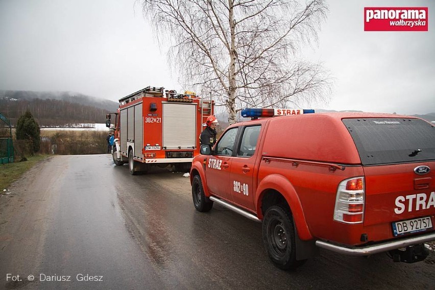 Strażacy skontrolowali nielegalne wysypisko w Głuszycy, pod...