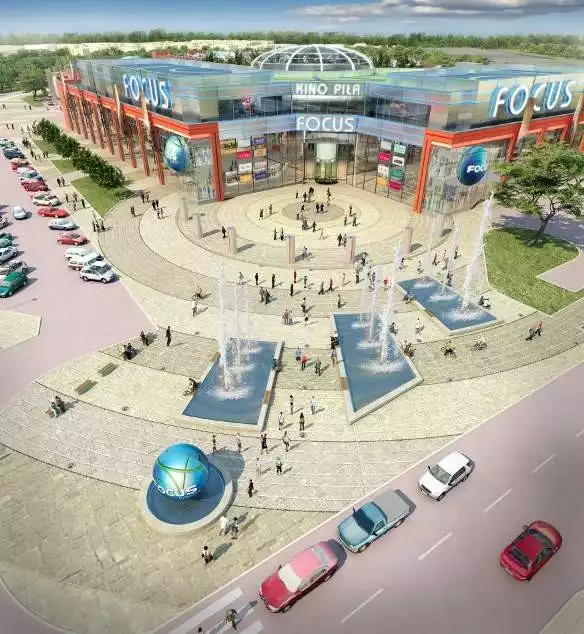 W Focus Mall zaprojektowano 180 sklepów na powierzchni 120 tysięcy metrów; pracę miało tu znaleźć nawet 700 osób,  miała to być największe centrum na północy Wielkopolski