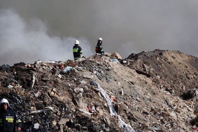 Pożar składowiska odpadów w Legnicy