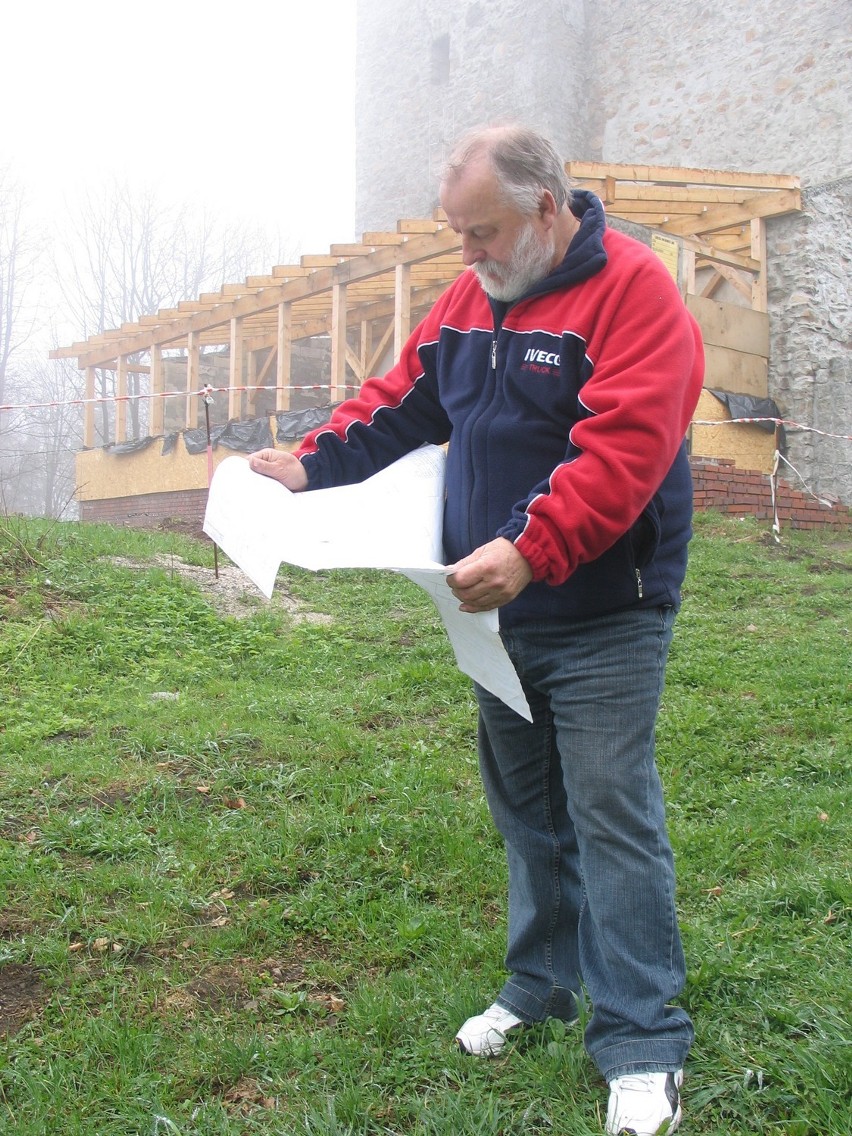 Tadeusz Fedorowski z projektem budowanej kawiarni