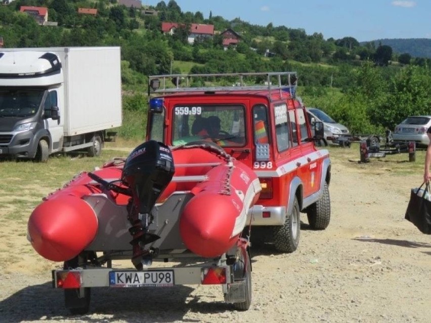 Sporo osób spędza lato nad Jeziorem Mucharskiem. Tłok...