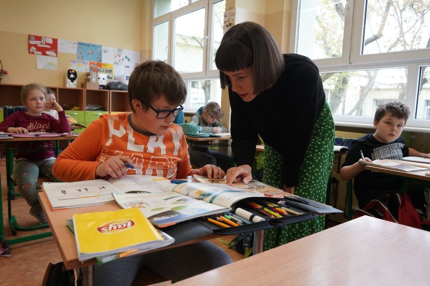 4 maja uczniowie klas I-III szkół podstawowych wrócili do...