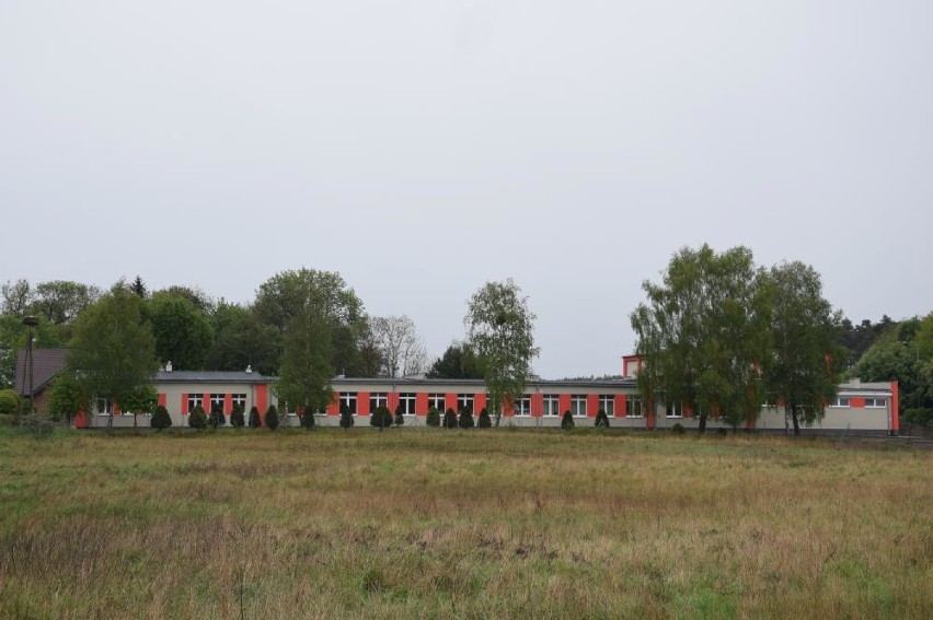 Pięknieje szkoła w Strzelcach. Trwa jej rozbudowa (ZDJĘCIA)