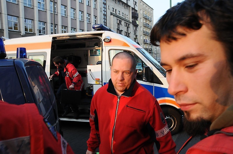 Eksmisja na Dąbrowskiego. Anarchiści kontra policja [ZDJĘCIA, WIDEO]