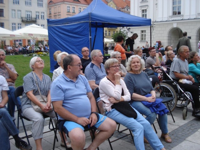 Muzyczny Rynek w Kaliszu. Kolorowe Gitary zagrały dla kaliszan