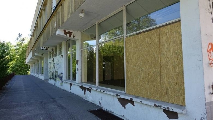 Od zamknięcia salonu EMPiK przy ulicy Zwycięstwa minęło już...