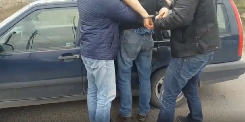 Policjanci KWP w Bydgoszczy zatrzymali 41-latka, który brał...