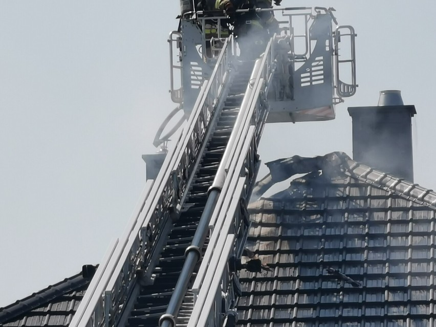 Pożar dachu domu jednorodzinnego na Płockiej we Włocławku