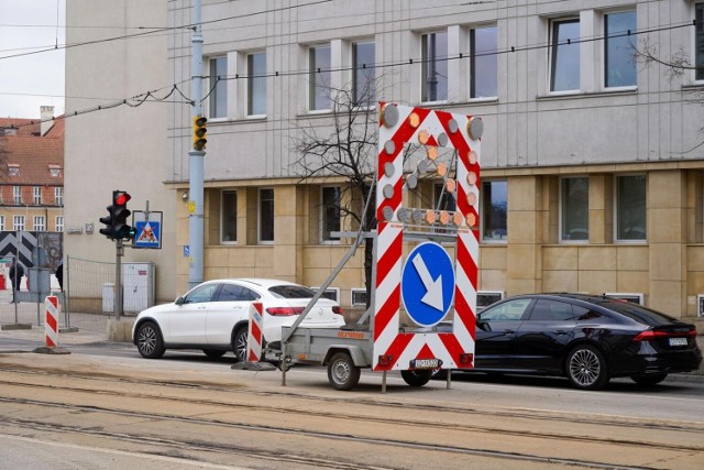 Utrudnienia przy gdańskim urzędzie miasta. Do kiedy potrwają?