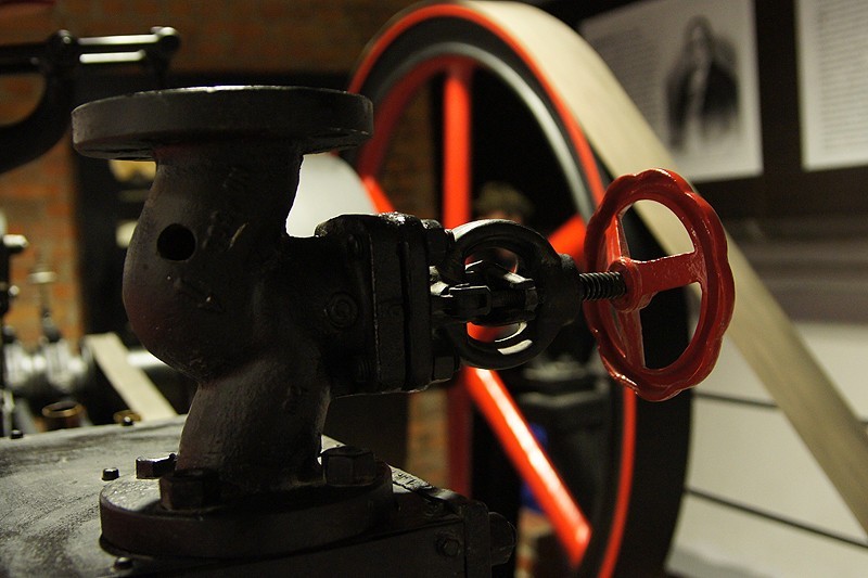W Muzeum Historii Przemysłu w Opatówku ożywili XIX-wieczną maszynę parową. ZDJĘCIA