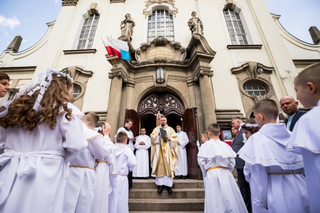 Prezent dla chłopca na komunię. Najlepsze pomysły na upominek w 2024 r. Co kupić na pierwszą komunię świętą? TOP 15 propozycji!